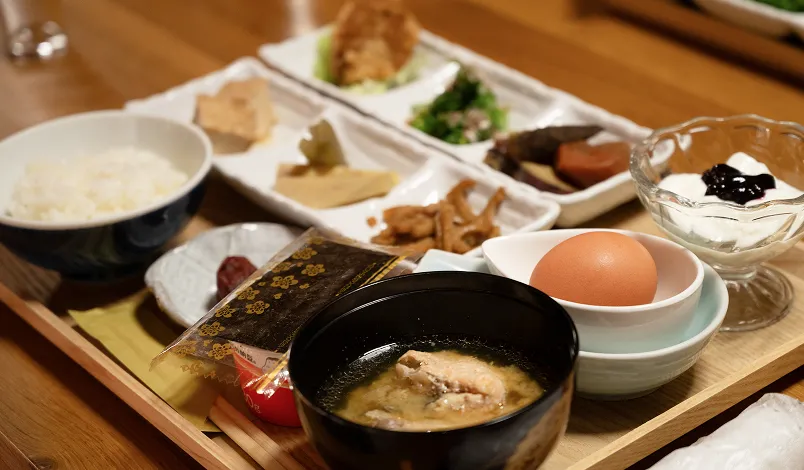 炊きたてのご飯とおばんざいの朝食