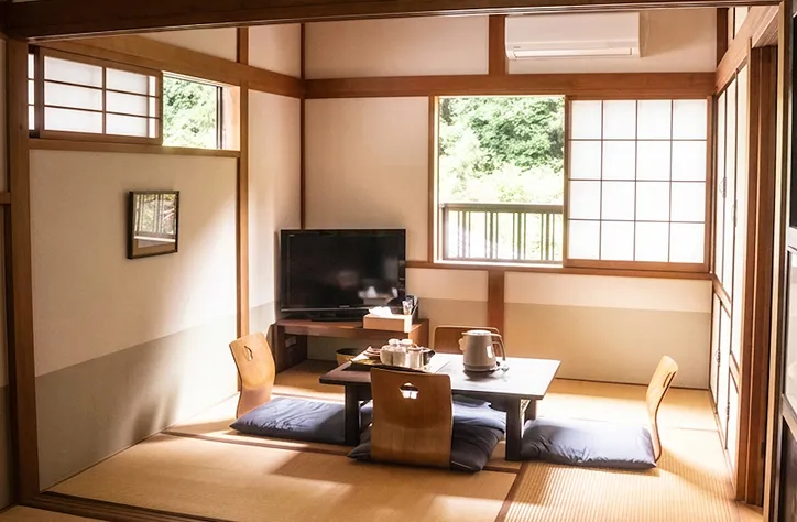 2階のお部屋の窓辺