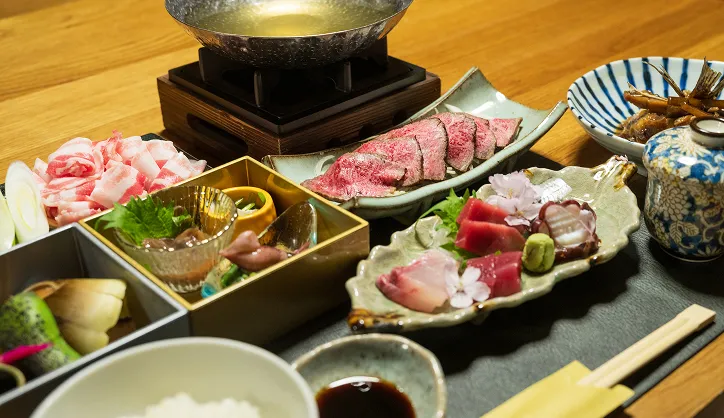 山の幸・海の幸を盛り込んだ季節の料理